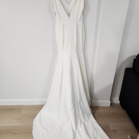 Wedding Dress: Sarah Seven Belmont Gown - Size 4 - Picture 4 of 6